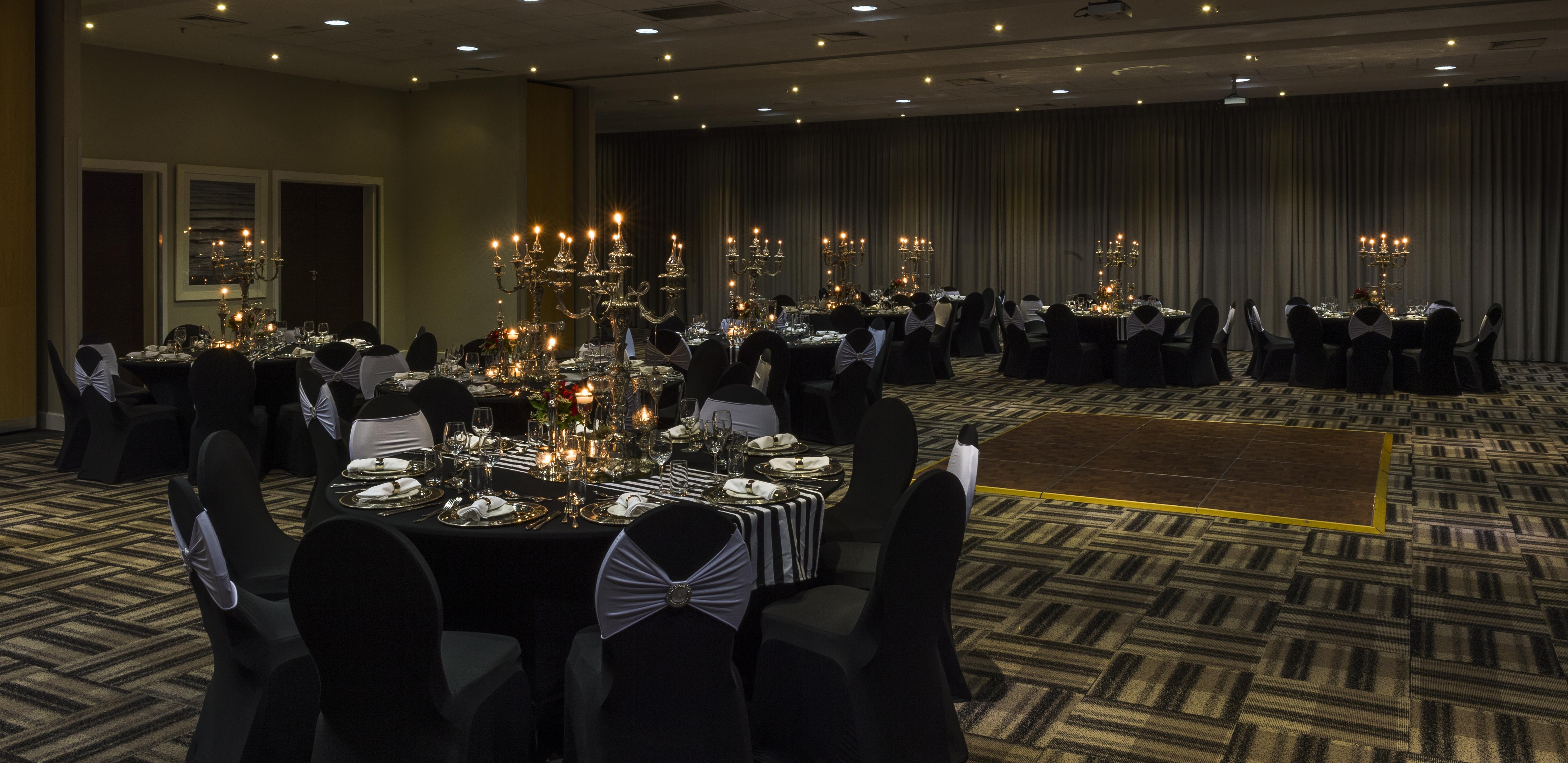 Radisson Blu Hotel, Порт-Элизабет Экстерьер фото The ballroom at the Crowne Plaza Hotel, Parramatta