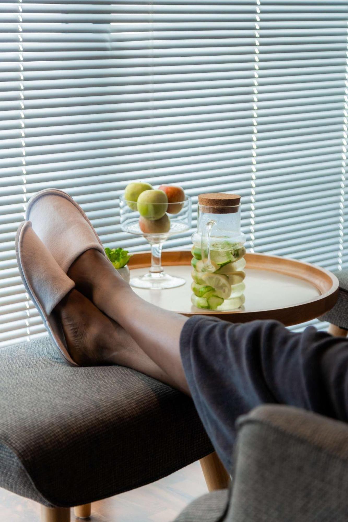 Radisson Blu Hotel, Порт-Элизабет Экстерьер фото A woman relaxing with her feet up