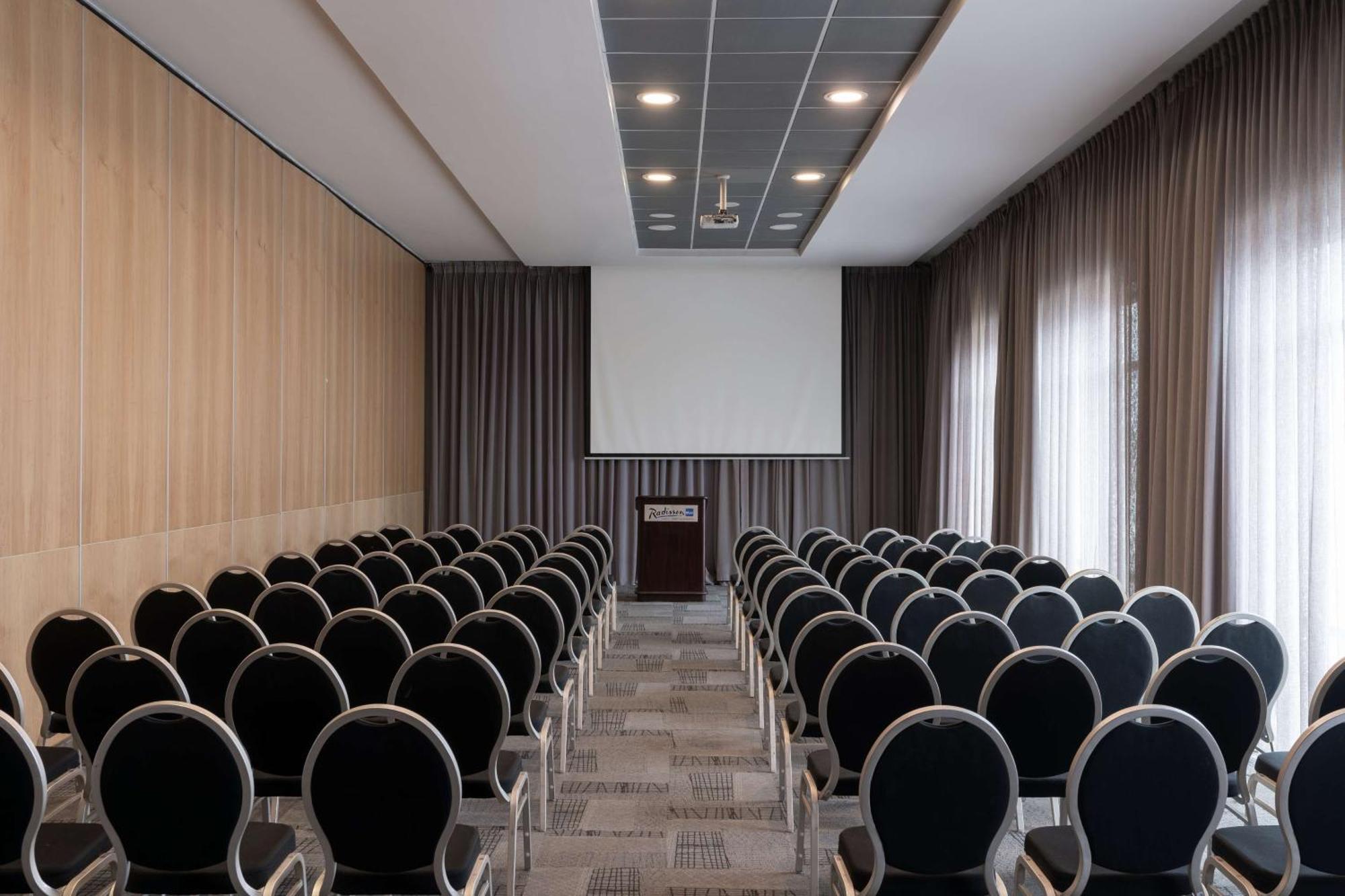 Radisson Blu Hotel, Порт-Элизабет Экстерьер фото Meeting room