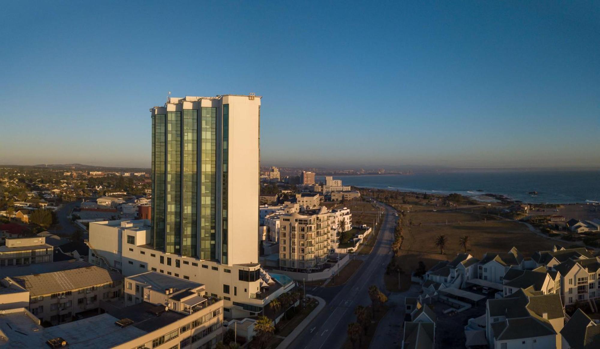 Radisson Blu Hotel, Порт-Элизабет Экстерьер фото Aerial view of the complex